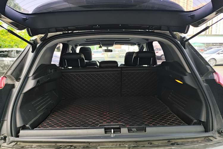 Used Peugeot 3008 2015 2.0L Automatic Trend Edition Trunk