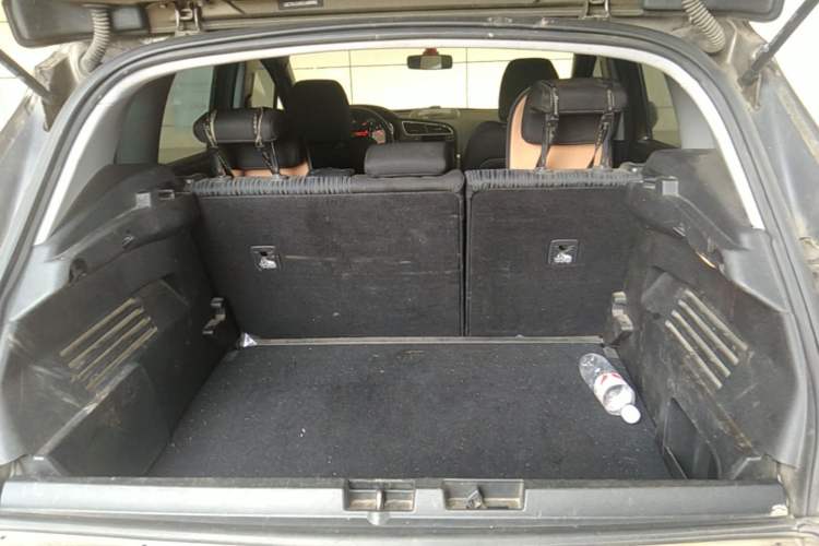 Used Peugeot 3008 2015 1.6THP Automatic Classic Edition Trunk