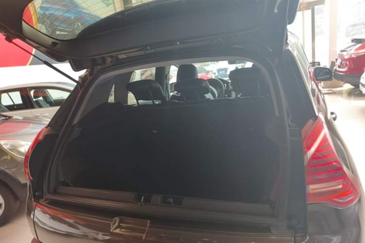 Used Peugeot 3008 2015 2.0L Automatic Classic Edition Trunk