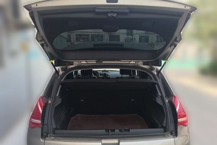 Used Peugeot 3008 2015 2.0L Automatic Trend Edition Trunk