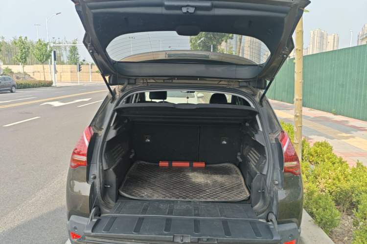 Used Peugeot 3008 2015 2.0L Automatic Trend Edition Trunk