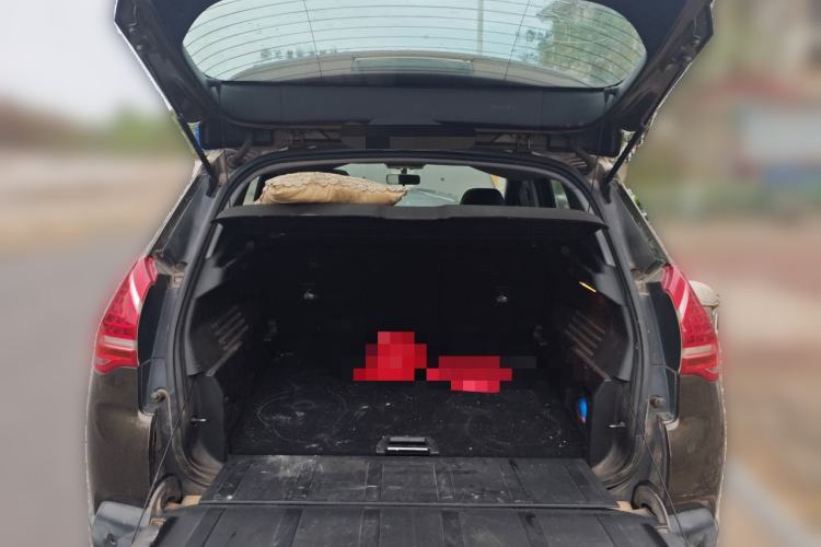 Used Peugeot 3008 2015 2.0L Automatic Classic Edition Trunk