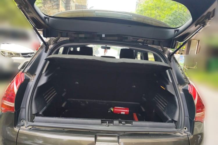 Used Peugeot 3008 2015 2.0L Manual Classic Edition Trunk