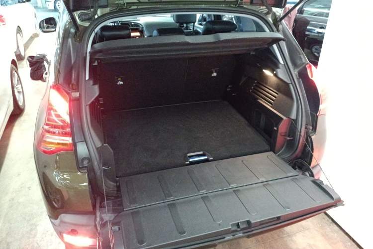 Used Peugeot 3008 2015 2.0L Automatic Trend Edition Trunk