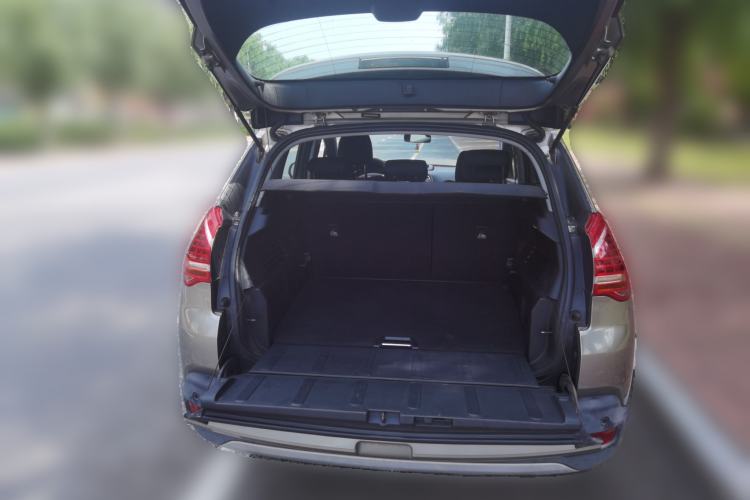 Used Peugeot 3008 2015 1.6THP Roland Garros Edition Trunk