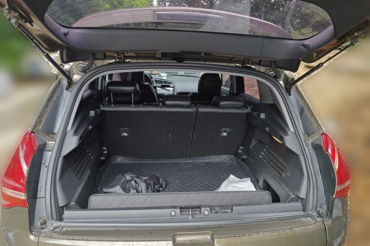 Used Peugeot 3008 2015 2.0L Automatic Trend Edition Trunk