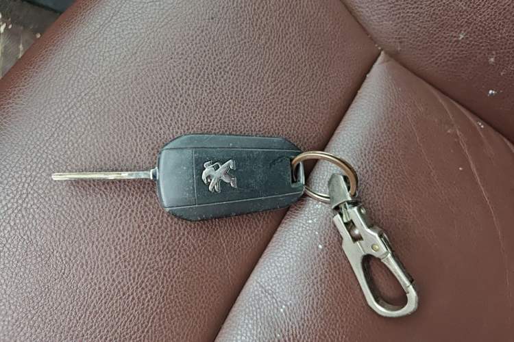 Used Peugeot 3008 2015 2.0L Automatic Classic Edition Vehicle Key