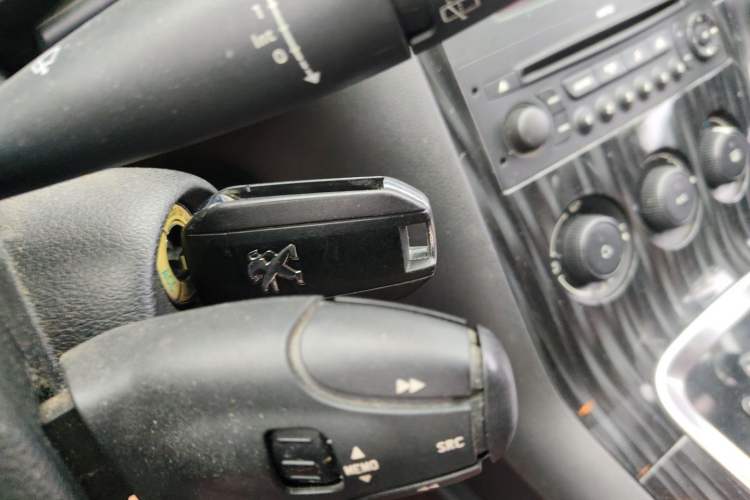 Used Peugeot 3008 2015 1.6THP Automatic Classic Edition Vehicle Key