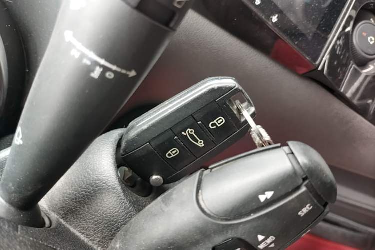 Used Peugeot 3008 2015 1.6THP Automatic Classic Edition Vehicle Key