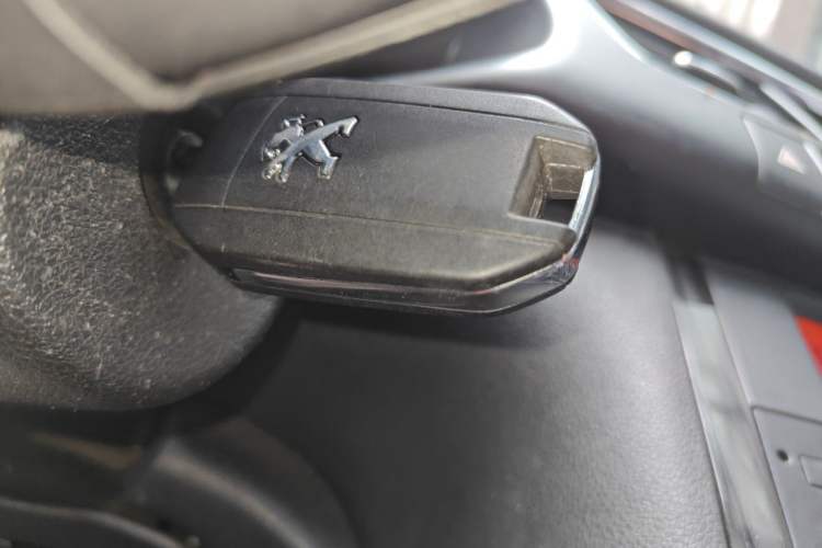 Used Peugeot 3008 2015 1.6THP Automatic Classic Edition Vehicle Key