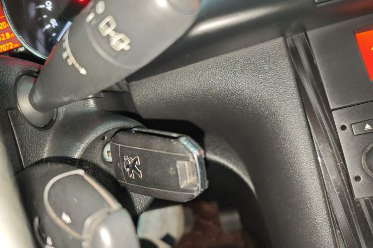 Used Peugeot 3008 2015 2.0L Automatic Classic Edition Vehicle Key