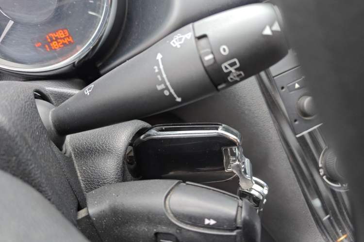 Used Peugeot 3008 2015 2.0L Automatic Classic Edition Vehicle Key