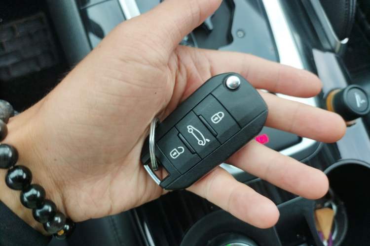 Used Peugeot 3008 2015 1.6THP Automatic Classic Edition Vehicle Key