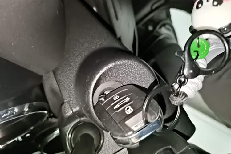 Used Peugeot 3008 2015 1.6THP Automatic Classic Edition Vehicle Key