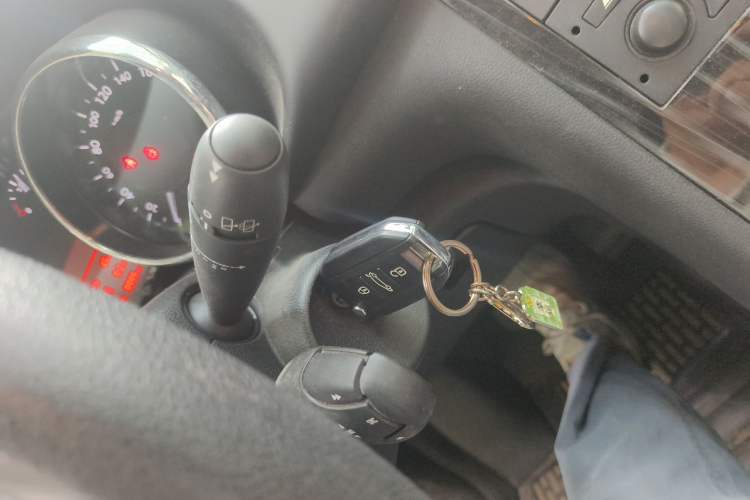 Used Peugeot 3008 2015 2.0L Automatic Classic Edition Vehicle Key