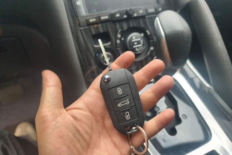 Used Peugeot 3008 2015 2.0L Automatic Trend Edition Vehicle Key