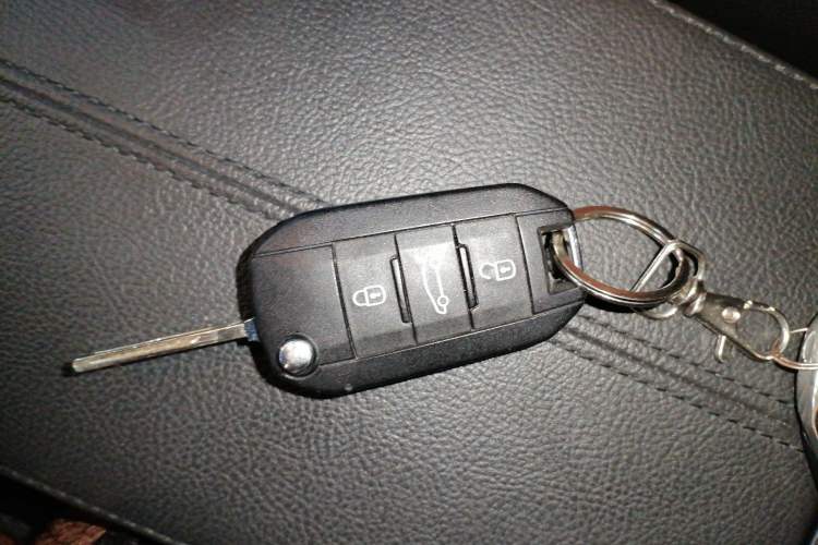 Used Peugeot 3008 2015 1.6THP Automatic Prestige Edition Vehicle Key