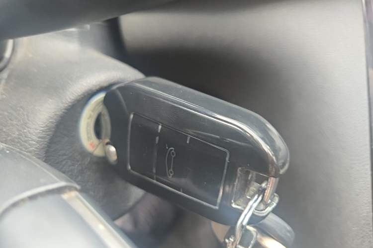 Used Peugeot 3008 2015 2.0L Automatic Trend Edition Vehicle Key