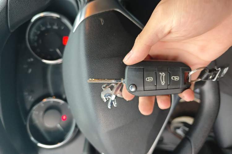 Used Peugeot 3008 2015 2.0L Automatic Classic Edition Vehicle Key