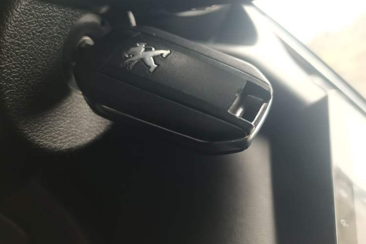 Used Peugeot 3008 2015 2.0L Manual Classic Edition Vehicle Key