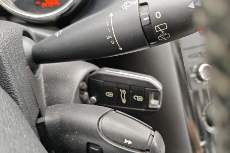 Used Peugeot 3008 2015 2.0L Automatic Classic Edition Vehicle Key