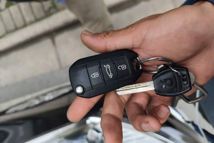 Used Peugeot 3008 2015 2.0L Manual Classic Edition Vehicle Key