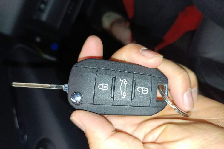 Used Peugeot 3008 2015 2.0L Automatic Trend Edition Vehicle Key