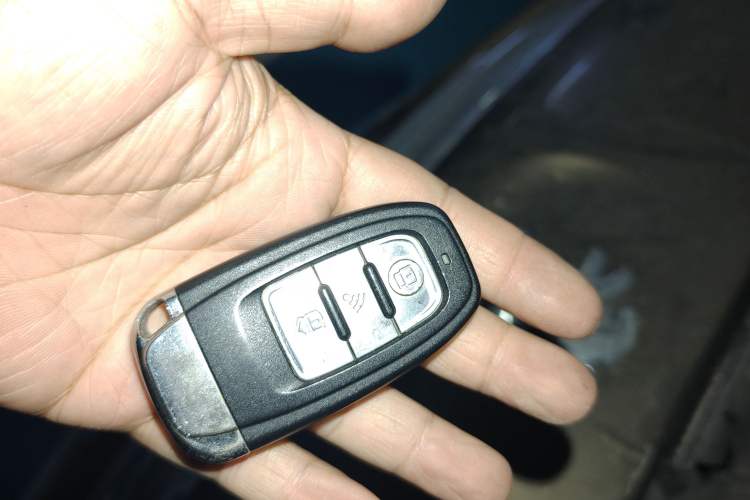 Used Peugeot 3008 2015 1.6THP Automatic Classic Edition Vehicle Key
