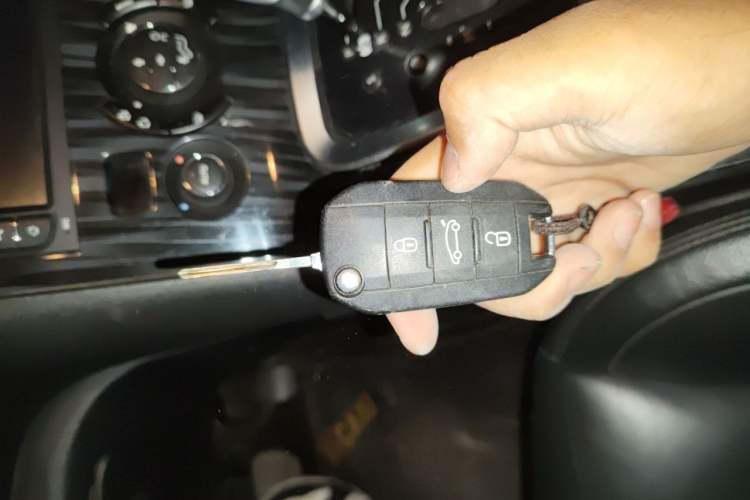 Used Peugeot 3008 2015 1.6THP Automatic Classic Edition Vehicle Key