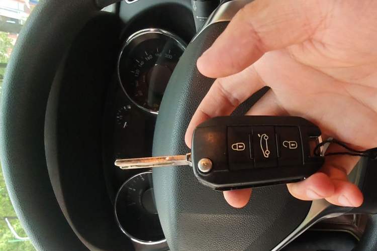 Used Peugeot 3008 2015 2.0L Manual Classic Edition Vehicle Key