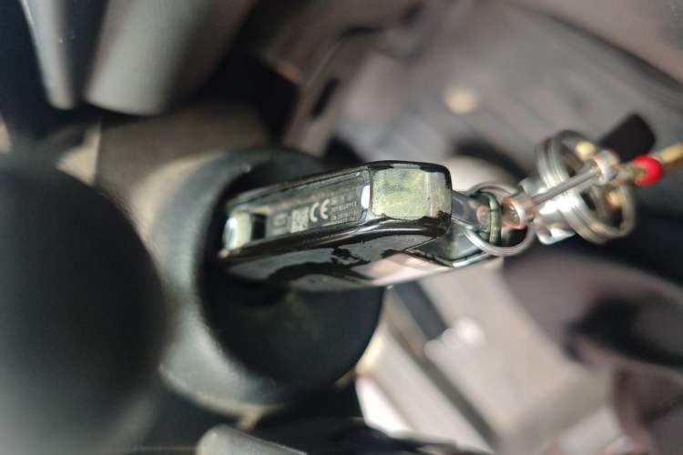 Used Peugeot 3008 2015 1.6THP Automatic Classic Edition Vehicle Key