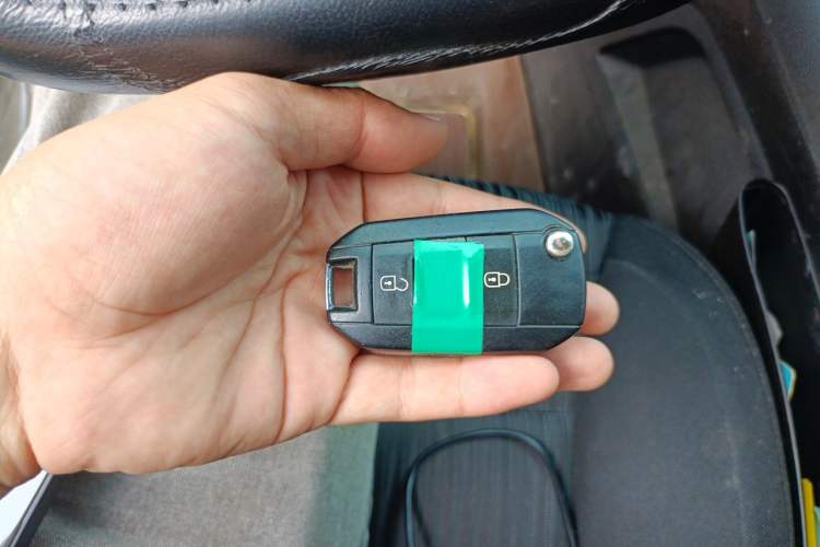 Used Peugeot 3008 2015 2.0L Manual Classic Edition Vehicle Key