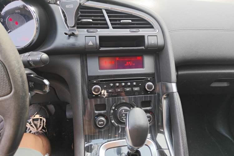 Used Peugeot 3008 2015 2.0L Automatic Trend Edition Audio And AC Panel