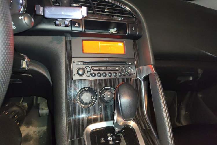 Used Peugeot 3008 2015 2.0L Automatic Classic Edition Audio And AC Panel
