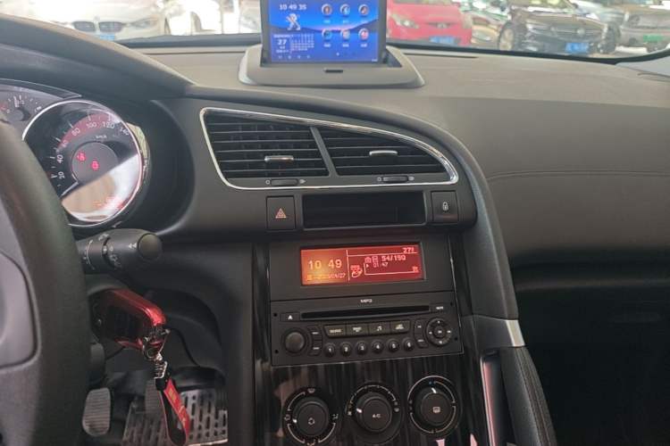 Used Peugeot 3008 2015 2.0L Manual Classic Edition Audio And AC Panel