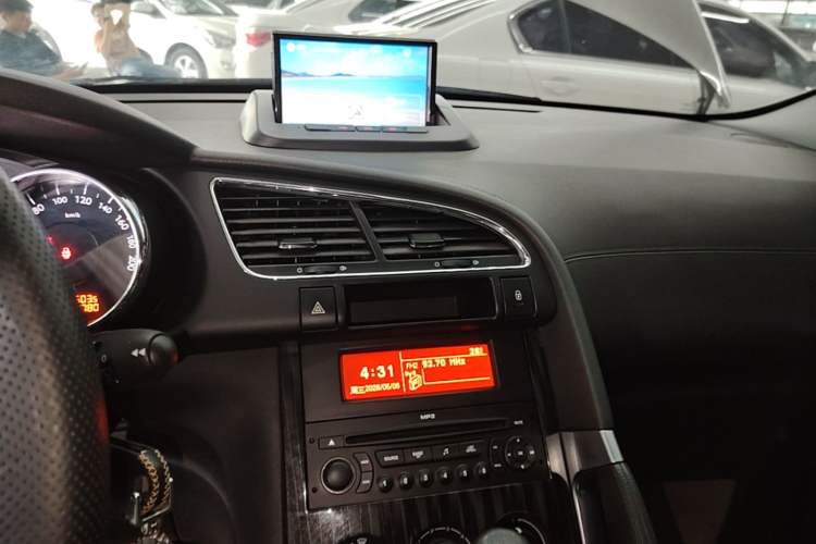 Used Peugeot 3008 2015 2.0L Automatic Classic Edition Audio And AC Panel
