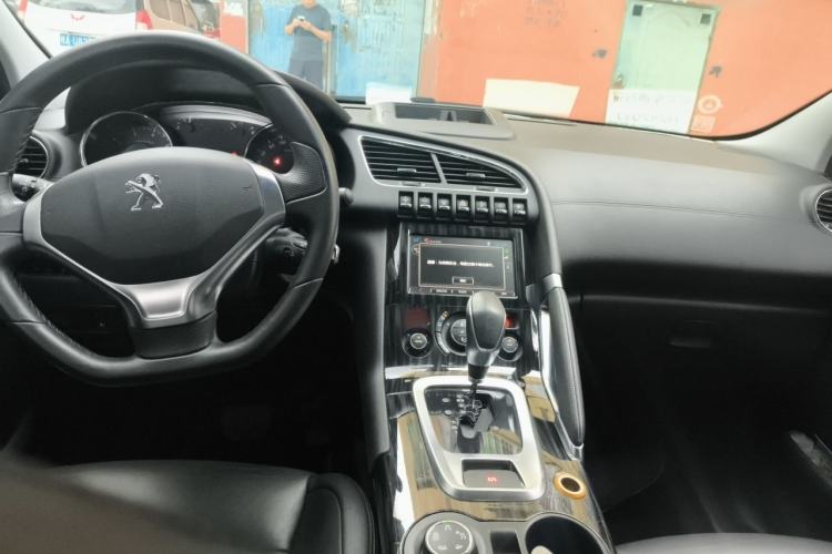 Used Peugeot 3008 2015 1.6THP Automatic Prestige Edition Center Console