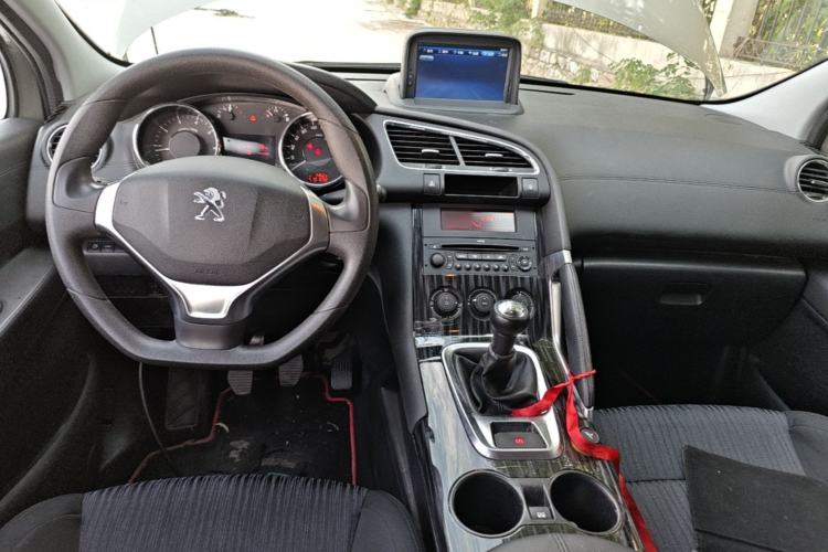 Used Peugeot 3008 2015 2.0L Manual Classic Edition Center Console