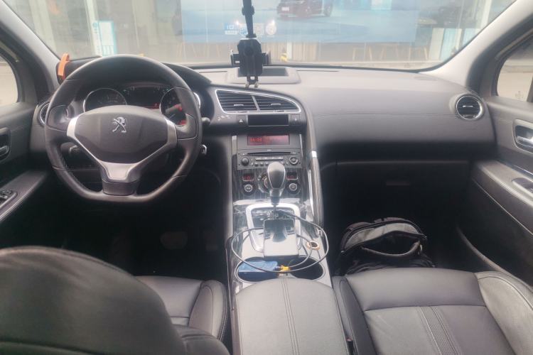 Used Peugeot 3008 2015 2.0L Automatic Trend Edition Center Console