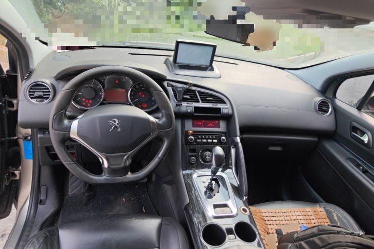 Used Peugeot 3008 2015 2.0L Automatic Trend Edition Center Console