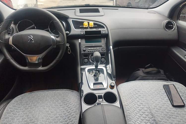 Used Peugeot 3008 2015 2.0L Automatic Trend Edition Center Console