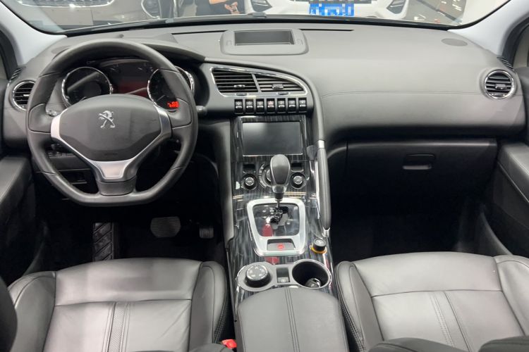Used Peugeot 3008 2015 1.6THP Automatic Prestige Edition Center Console