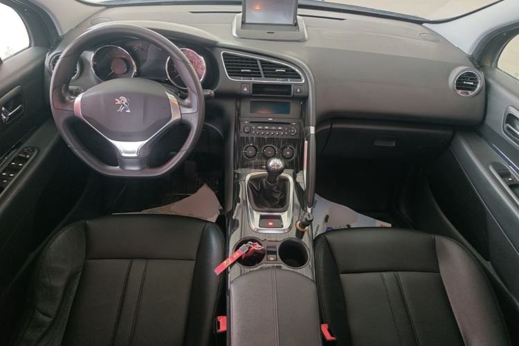 Used Peugeot 3008 2015 2.0L Manual Classic Edition Center Console
