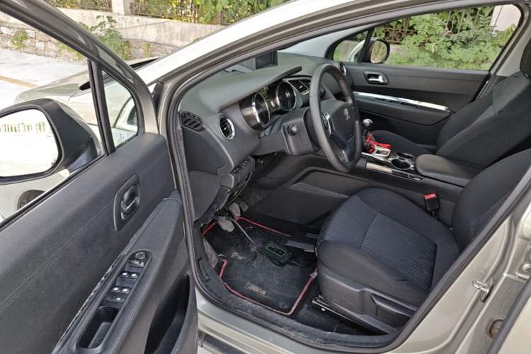 Used Peugeot 3008 2015 2.0L Manual Classic Edition Driver Seat