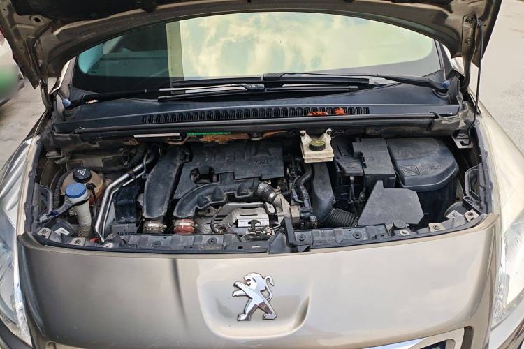 Used Peugeot 3008 2015 1.6THP Automatic Classic Edition Engine Bay