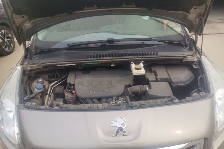 Used Peugeot 3008 2015 2.0L Automatic Trend Edition Engine Bay