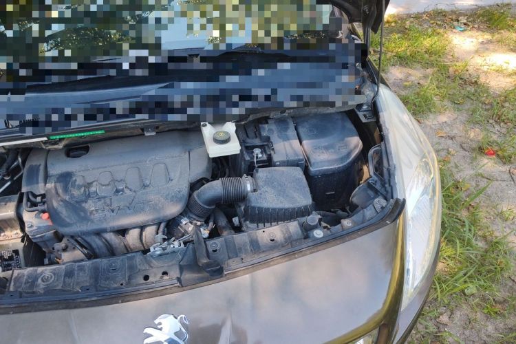 Used Peugeot 3008 2015 2.0L Automatic Classic Edition Engine Bay Left
