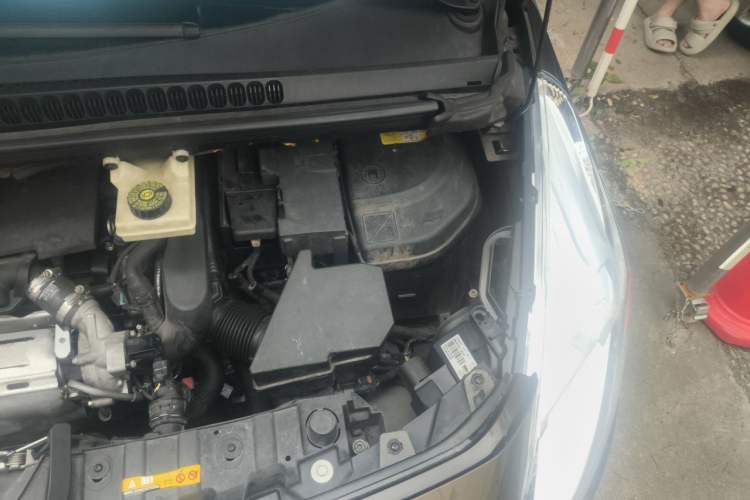 Used Peugeot 3008 2015 1.6THP Automatic Prestige Edition Engine Bay Left