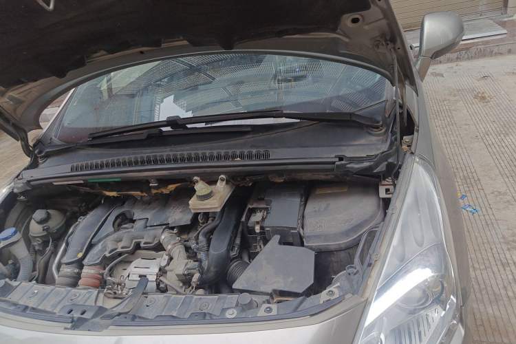 Used Peugeot 3008 2015 1.6THP Automatic Prestige Edition Engine Bay Left