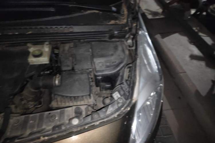 Used Peugeot 3008 2015 2.0L Manual Classic Edition Engine Bay Left